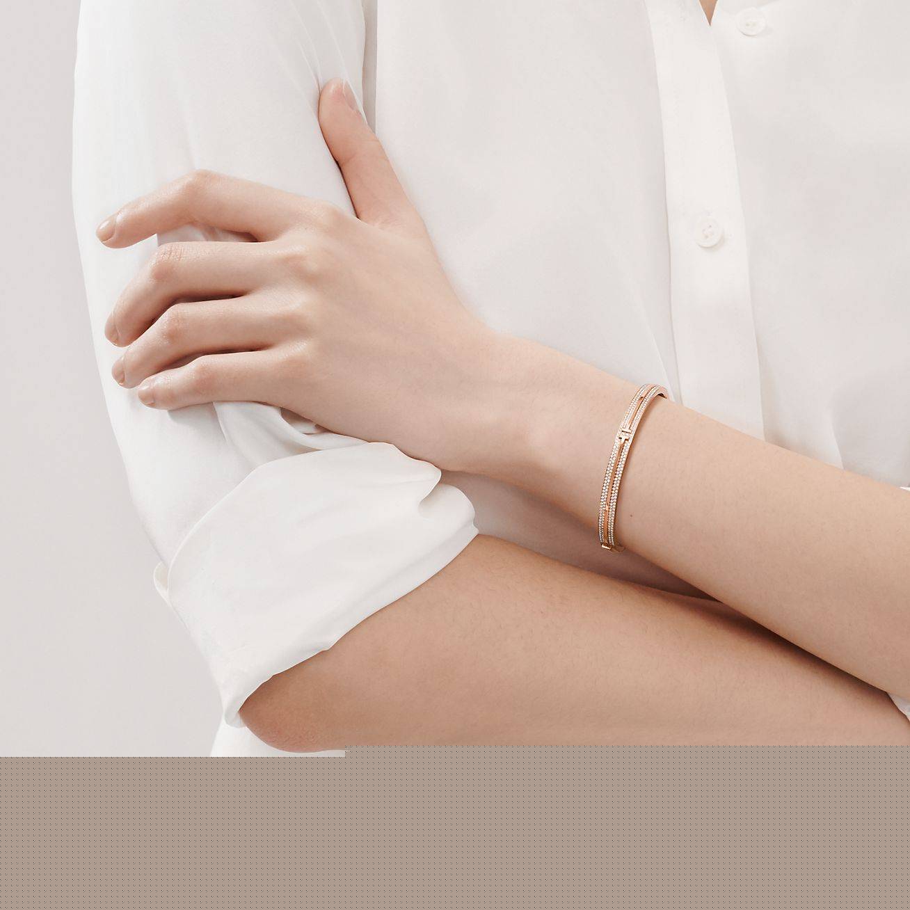 T*f*ny t pavé diamond hinged bangle in 18k rose gold
