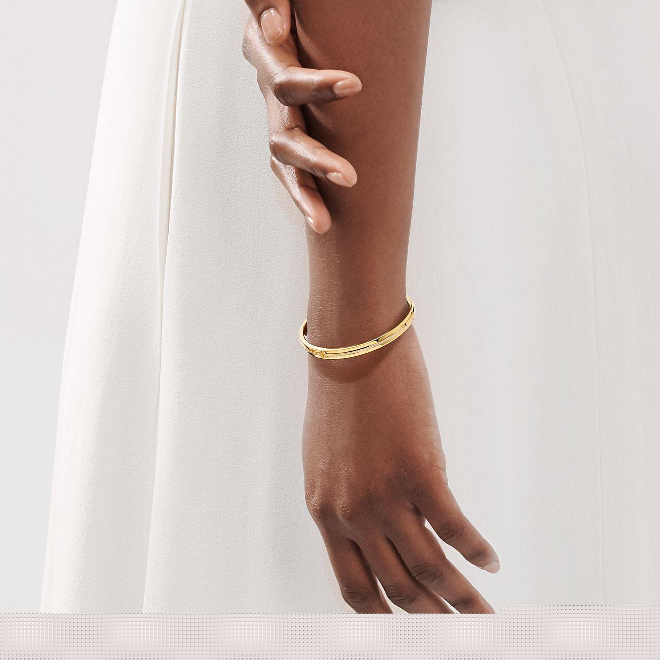 T*f*ny t diamond hinged bangle in 18k gold