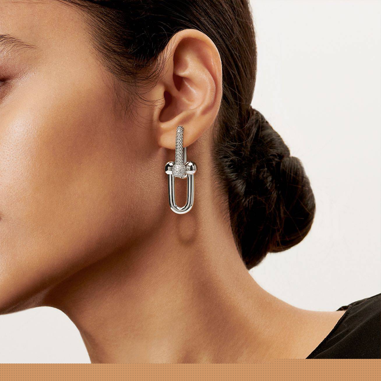 T*f*ny hardwear link earrings in white gold with pavÉ diamonds