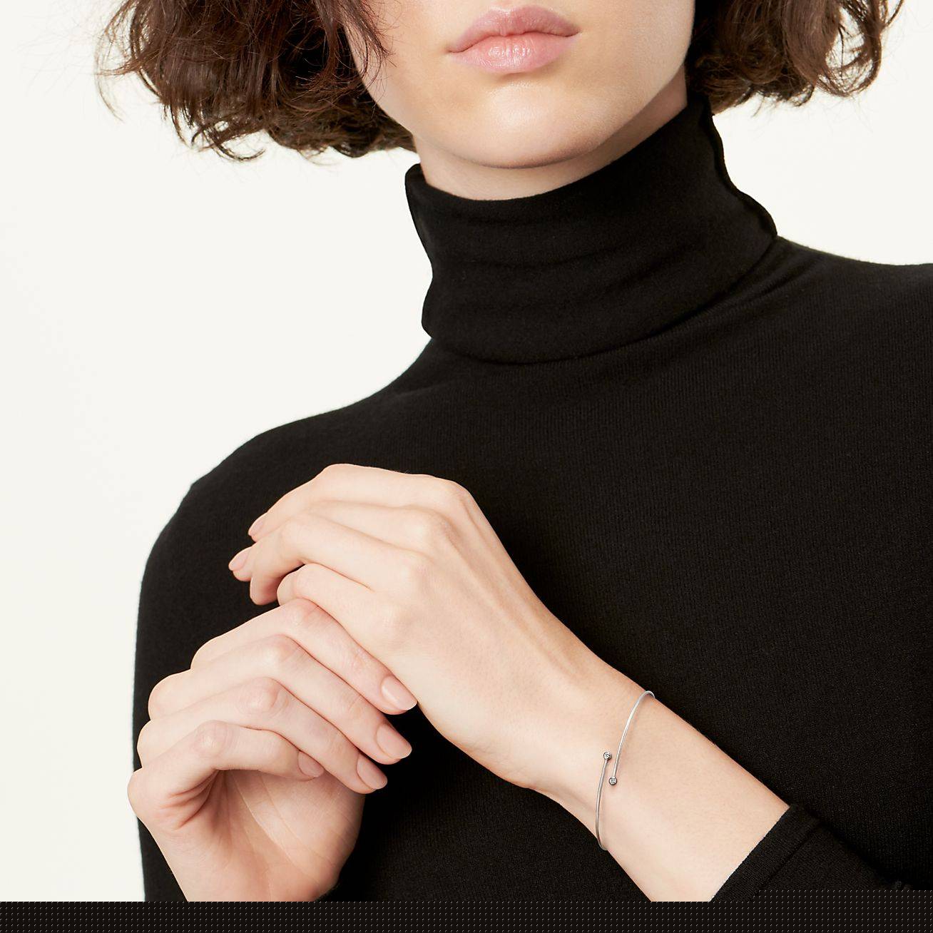 T*f*ny elsa peretti® diamond hoop single-row bangle